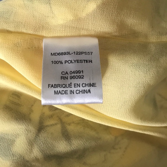 🌼Yellow Floral Rose Mock Neck Romper 🌼 - Picture 4 of 4